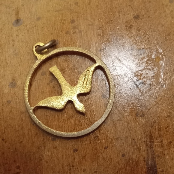 Chapel 1/20 Gold Holy Spirit Dove Pendant - Picture 4 of 8